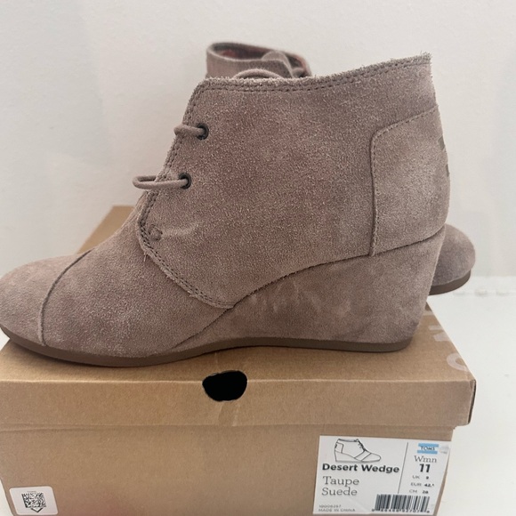 TOMS Women's Desert Taupe Suede Booties Lace Up Wedge Ankle boots SIZE 11 - Picture 4 of 6